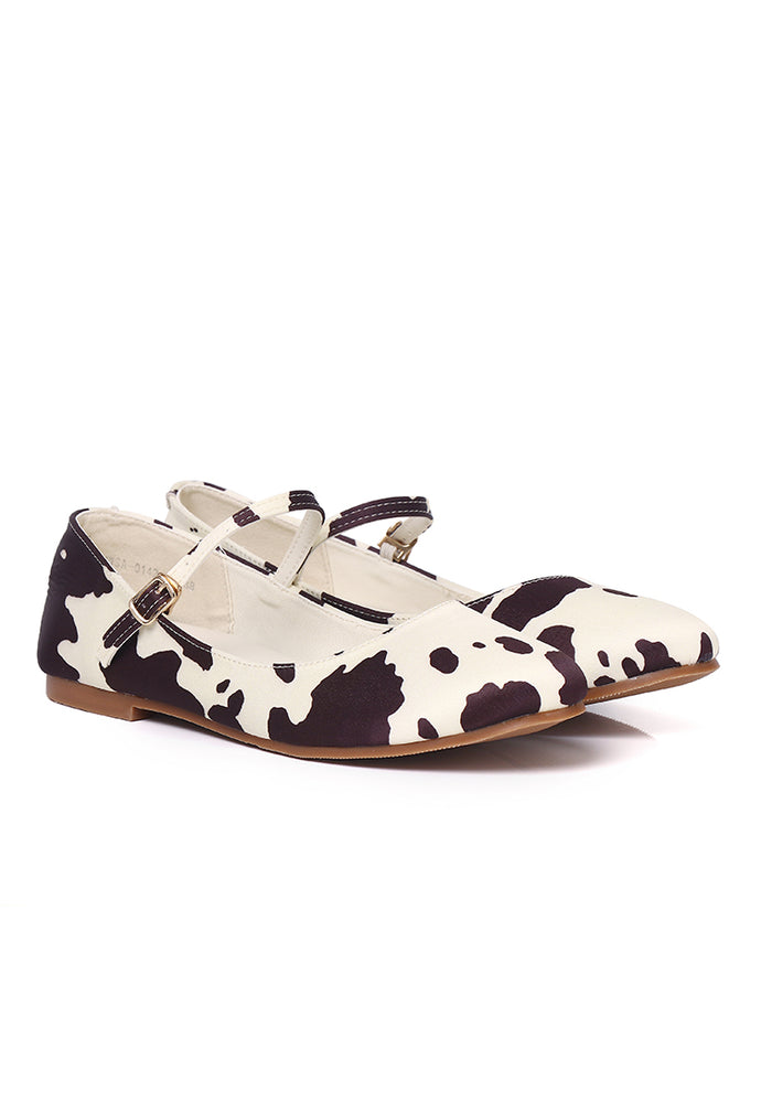 Aelia Cow Print Rounded Toe Flats & Ballerina (Brown)