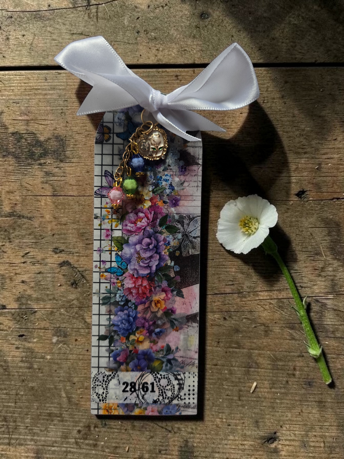 Bloom Charm Bookmark | Signature Designs