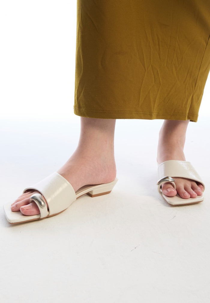 Daniela Toe Ring Heeled Sandals (Off White)