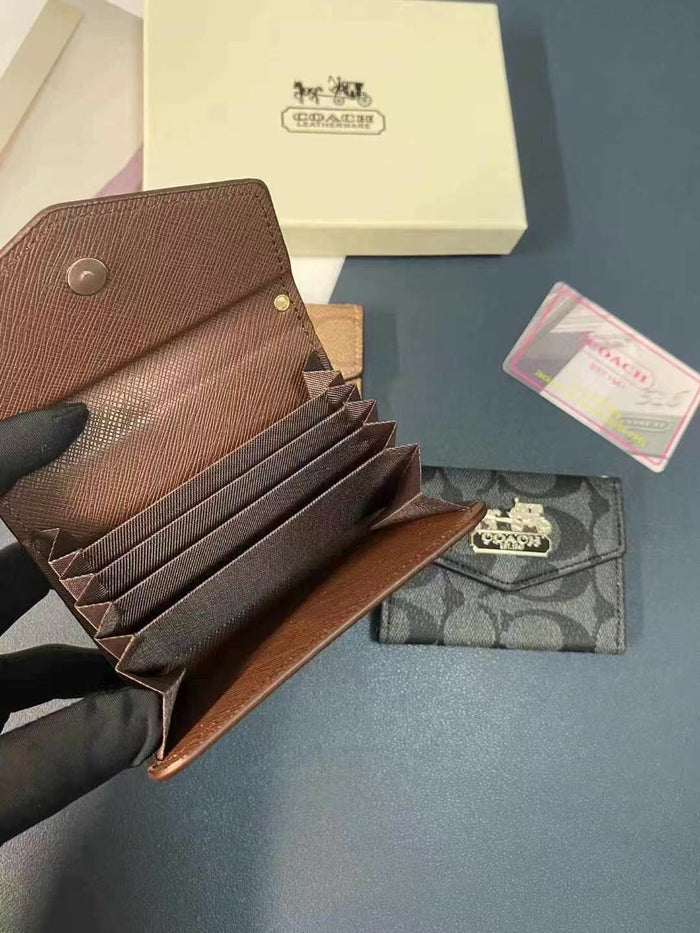 Elegant Wallet – Timeless Style & Functionality