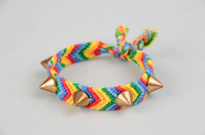Friendship bracelet made of muline yarns