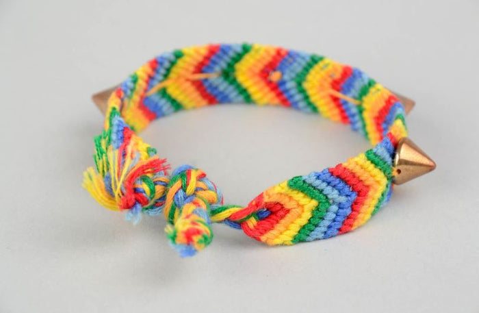 Friendship bracelet made of muline yarns