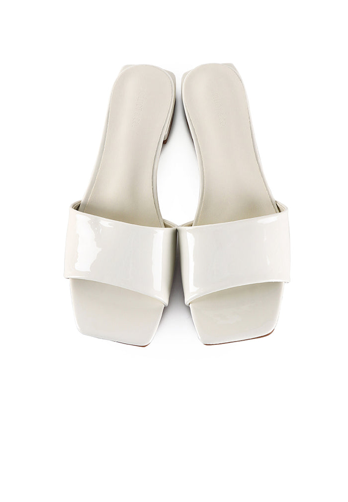 Gianna Slip Ons Sandals (Blanched Almond)