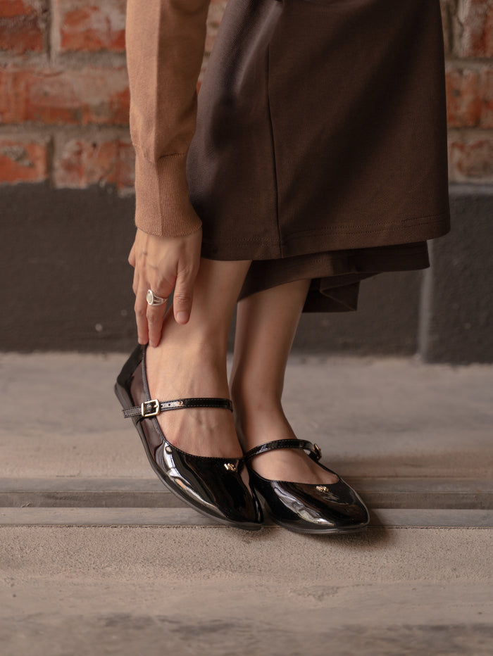 Gina Round Toe Mary Jane Ballerina & Flats (Black)