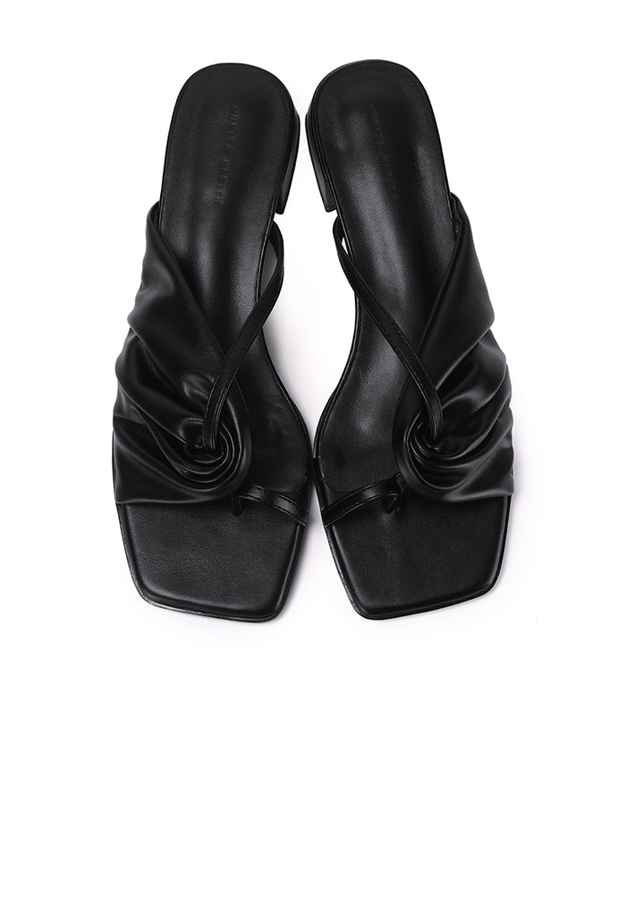 Hunera Asymmetric Pleated Low Heels Sandals (Black)