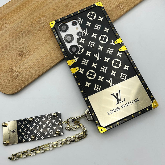 Luxury Trunk Case with Chain for Samsung Galaxy S26 / S25 / S24 – Designer Style Cover