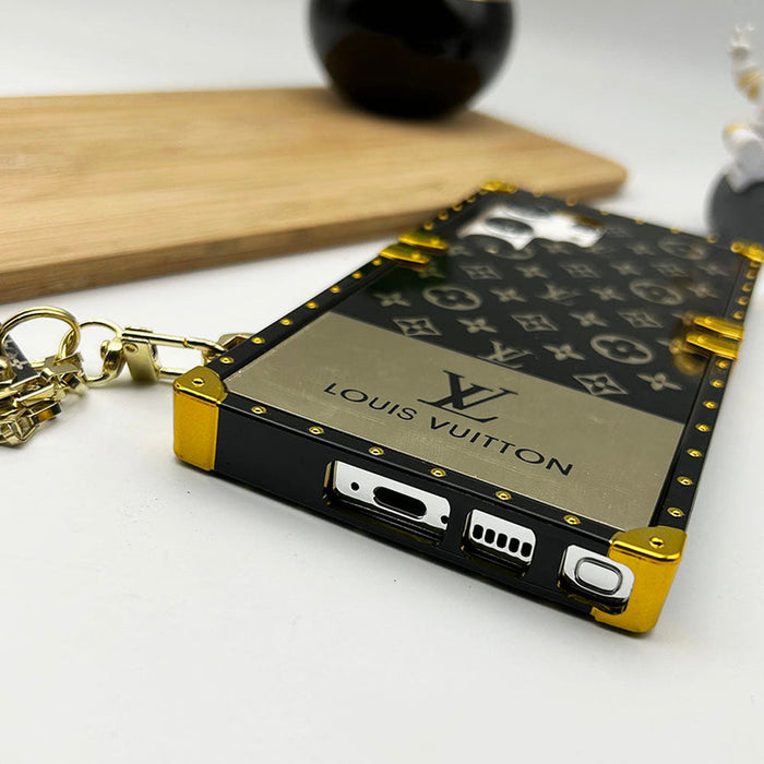 Luxury Trunk Case with Chain for Samsung Galaxy S26 / S25 / S24 – Designer Style Cover