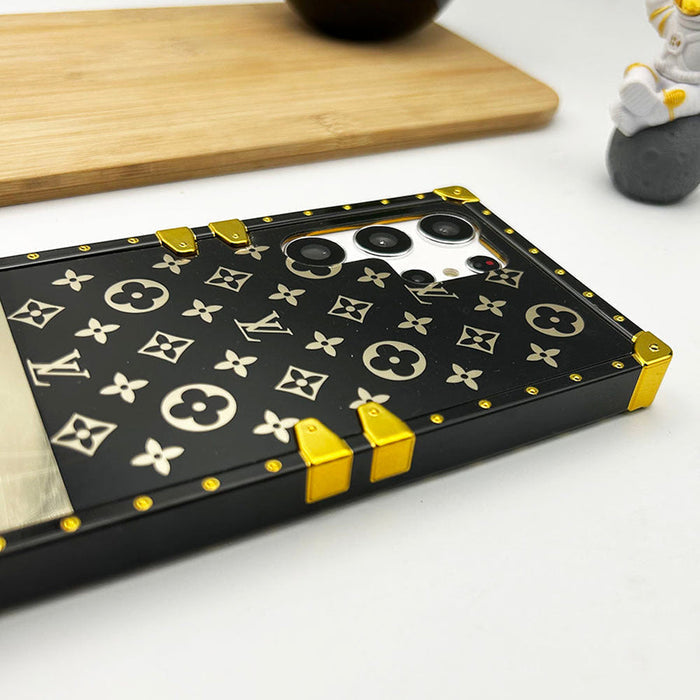Luxury Trunk Case with Chain for Samsung Galaxy S26 / S25 / S24 – Designer Style Cover