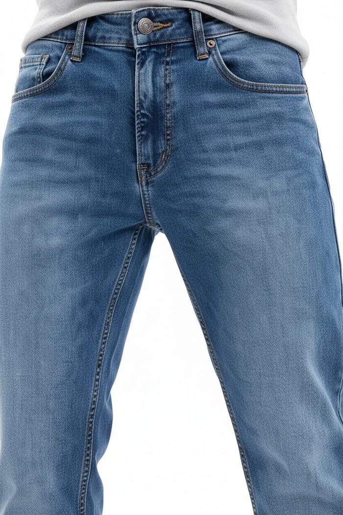 Men Regular Fit Mid-Rise Light Fade Stretchable Jeans