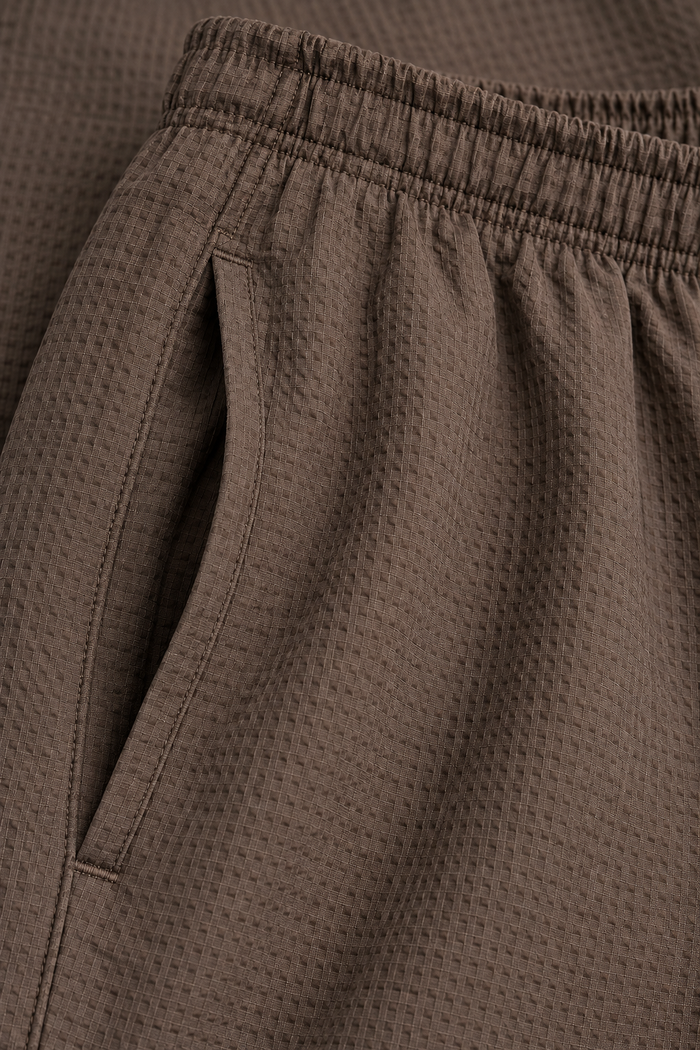 Men’s Espresso Seersucker Knitted Lower – Regular Fit Textured Casual Trousers