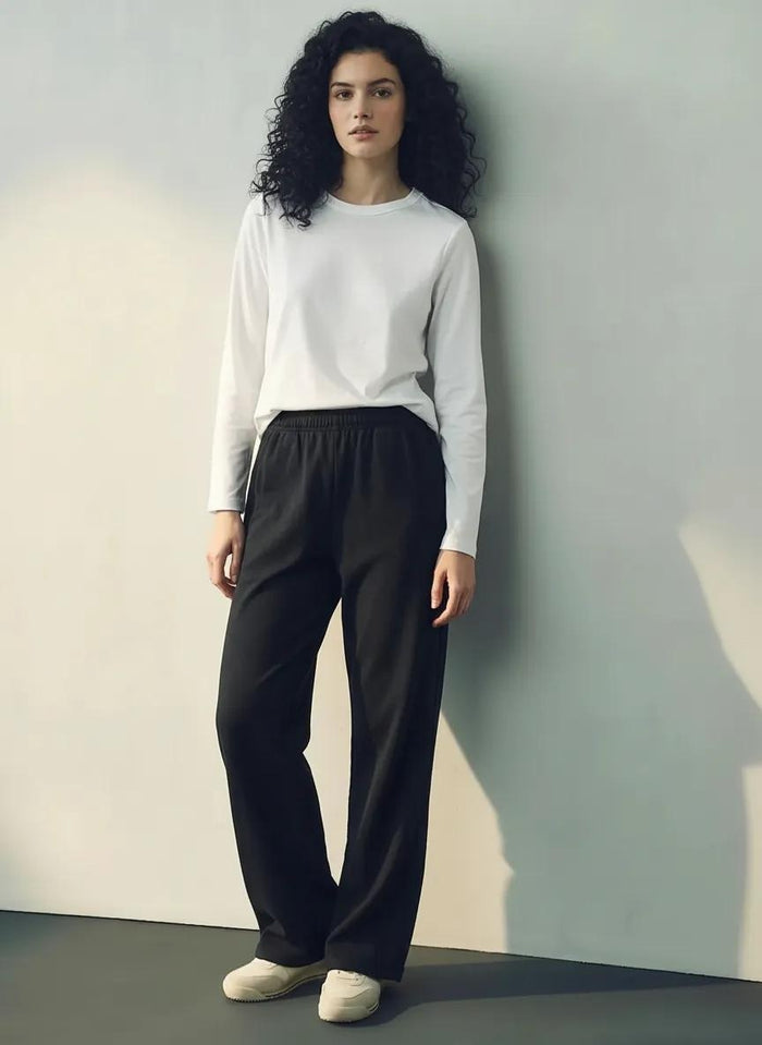 METTLE Women Black Regular Fit Track Pants