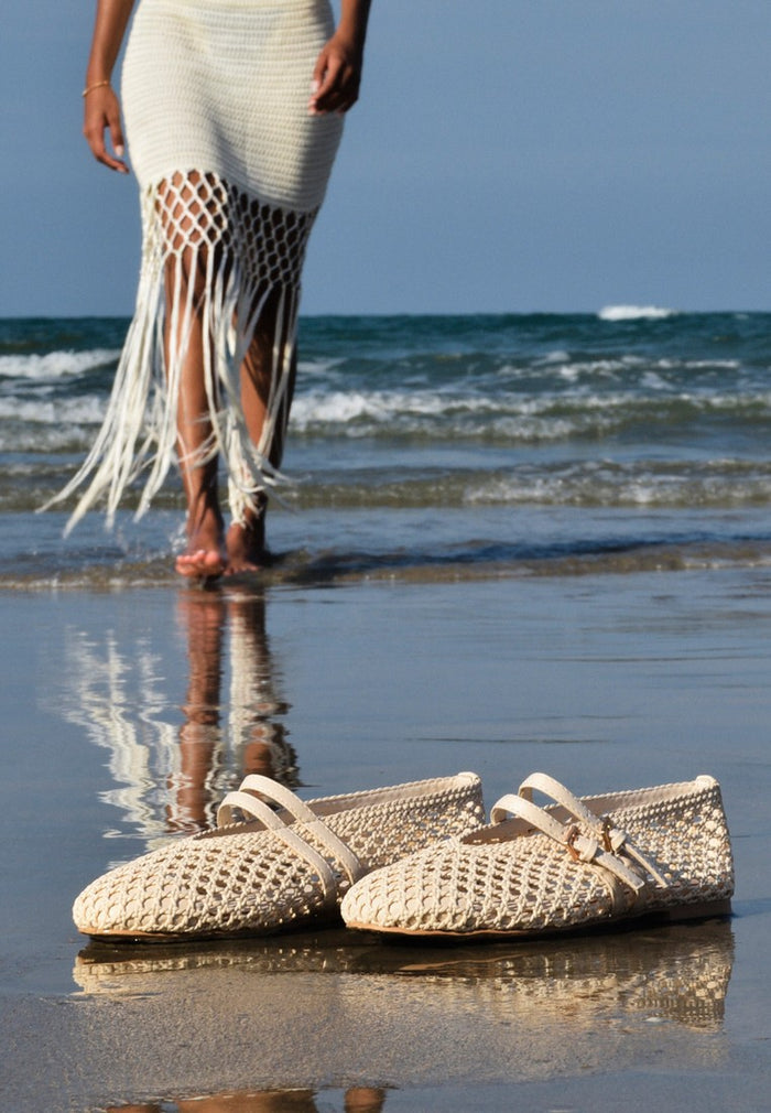 Nell Woven Raffia Ballet Flats (Off White)