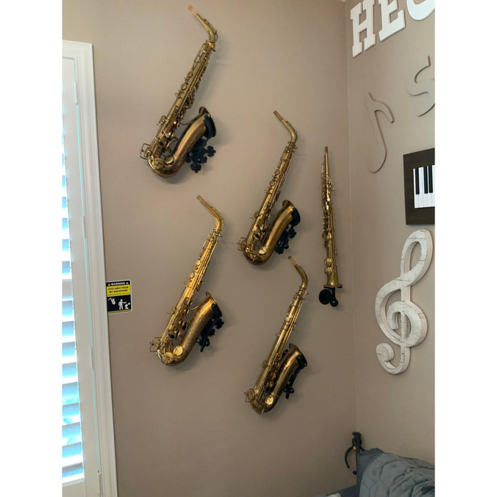 customer wall dedicated to music with five saxophones alto soprano in Locoparasaxo wallmounted stand