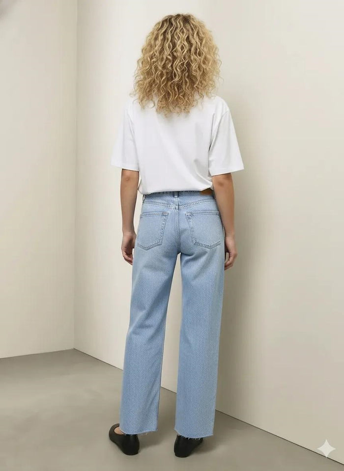 Women Cloud Straight Fit Mid-Rise Cuffed Hem Stretchable Jeans
