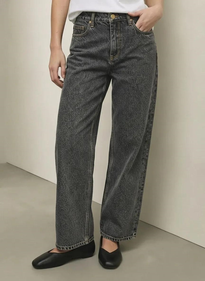 Women Dark Blue Straight Fit Mid-Rise Stretchable Jeans