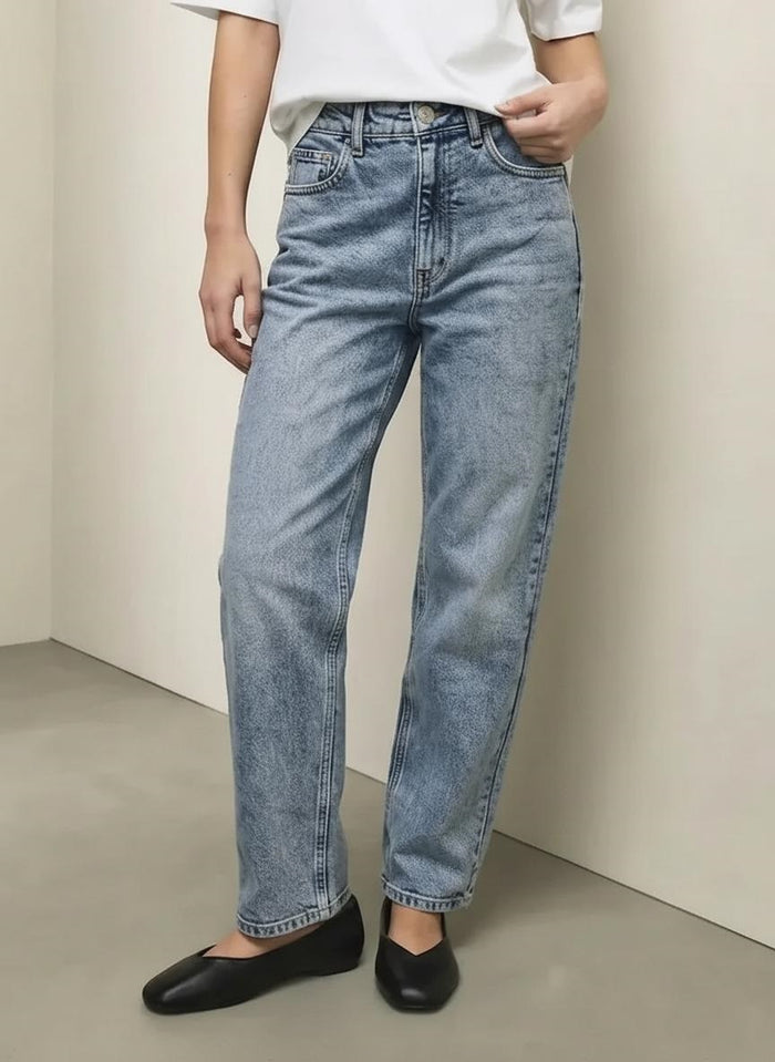 Women Stone Straight Fit Mid-Rise Stretchable Jeans